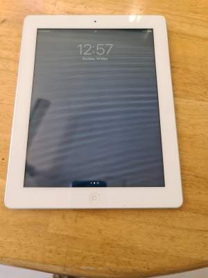 Promo: iPad 4th Gen(Wi-Fi + Cellular). In excellent condition. - iPhones on Aster Vender