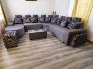 Full sofa set with table (price negotiable) - Living room sets on Aster Vender