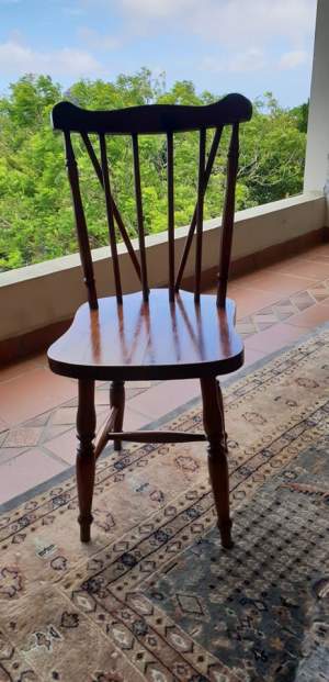 Table and 4 chairs - Tables