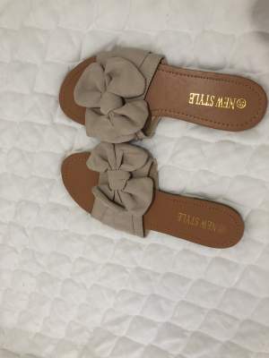 Shoes - Slippers
