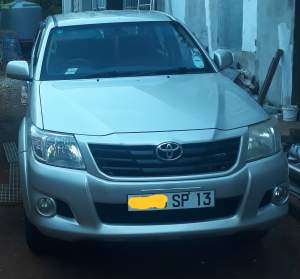 Toyota hulux 4×4 - SUV Cars