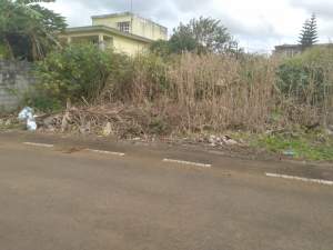 Terrain résidentiel bien situé - Land