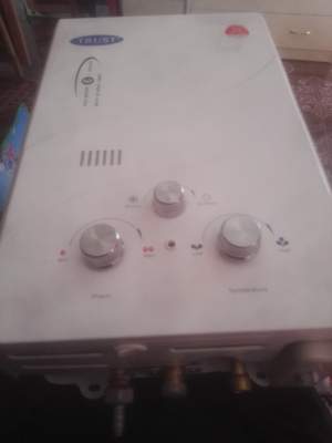 Gas water heater trust - Bathroom