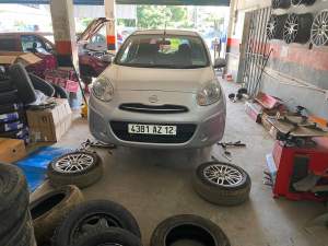 Nissan Ak13 - Family Cars