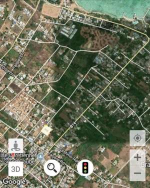 15 perches at Grand Gaube near seaside and apartment @ Rs 150,000/perc - Land