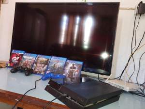 Playstation 4 + 5 ps4 games + 2 ps4 joystick + Samsung HD TV - Other Indoor Sports & Games
