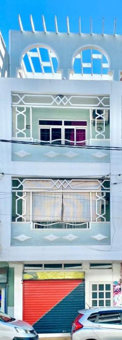 COMMERCIAL BUILDING AND APARTMENT ON SALE IN PORT LOUIS  - Apartments
