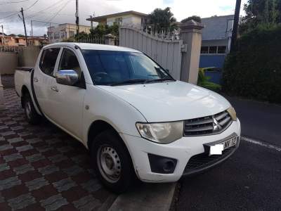 Mitsubishi L200  - Pickup trucks (4x4 & 4x2)