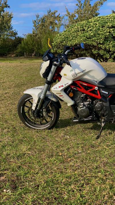 Benelli Tnt 300 - Sports Bike