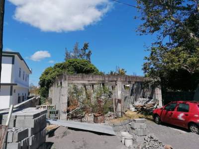 Maison incomplet a vendre a Pereybere - 78 toises - House on Aster Vender
