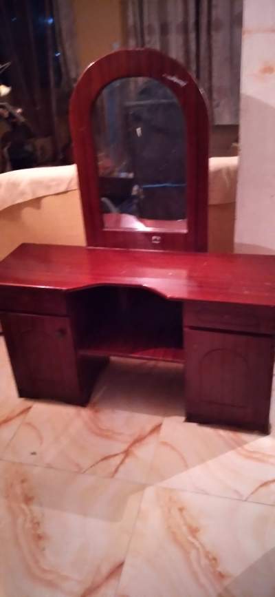 A vendre coiffeuse.tel sur 58106360 - Bedroom Furnitures