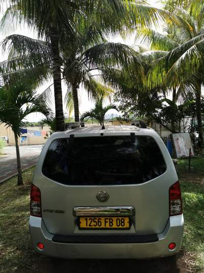 Nissan Pathfinder - Passenger Van on Aster Vender