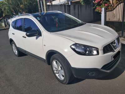 Nissan Qashqai + 2 - SUV Cars on Aster Vender