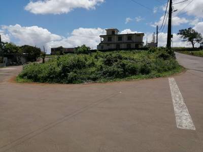 28 perches a vendre berthaud floreal - Land on Aster Vender