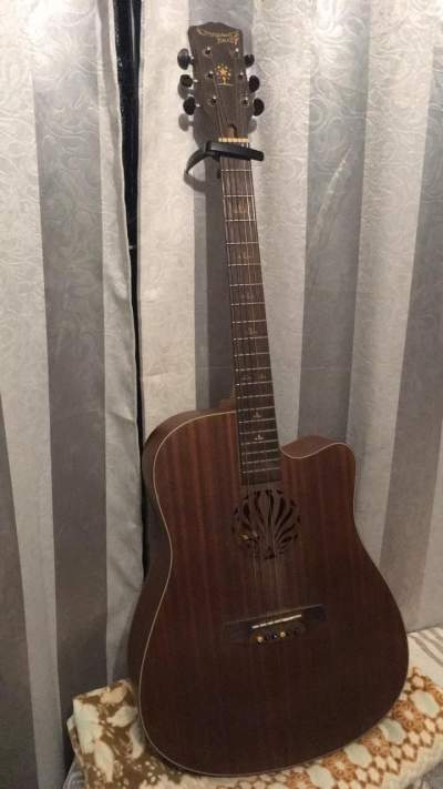 Semi Dreadnought Acoustic Guitar - Accoustic guitar on Aster Vender
