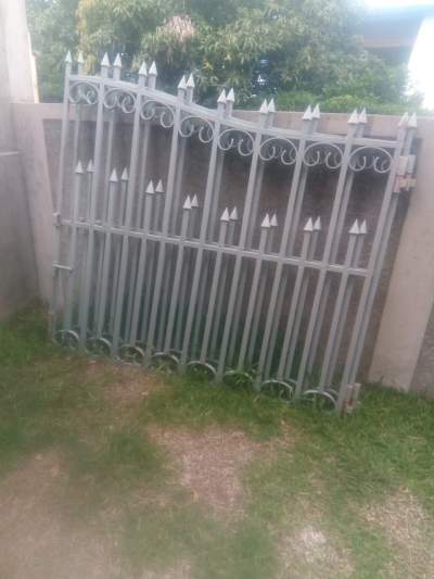 Portail en fer massif et plomb - Others on Aster Vender