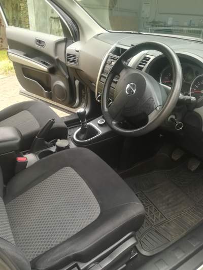Nissan X Trail 2.5L 4x4 SE - SUV Cars