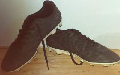 Puma football shoes - Football equipment