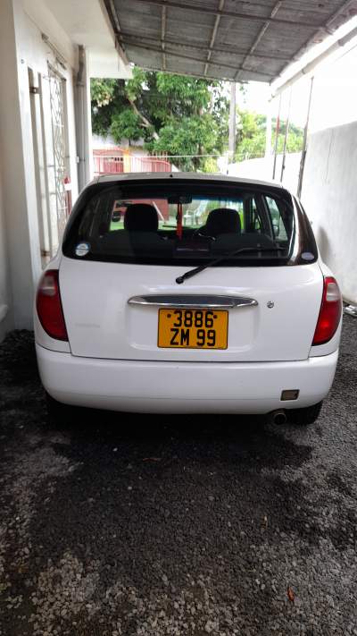 Toyota Duet - Family Cars