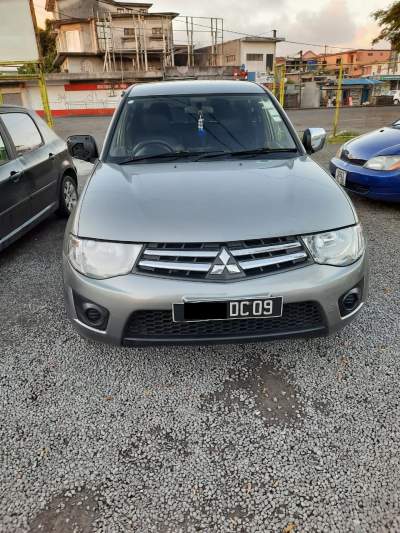 Mitsubishi L200 Year 09 - Pickup trucks (4x4 & 4x2) on Aster Vender