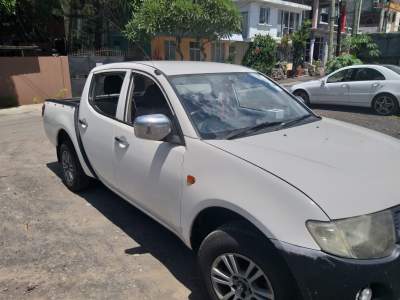 Mitsubishi L200 sportero 2008 - Pickup trucks (4x4 & 4x2)