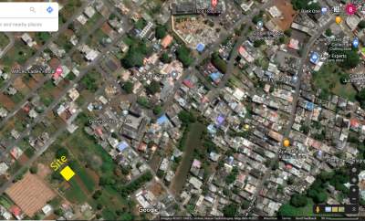 TERRAIN RÉSIDENTIEL - 7.6 PERCHES - Centre de Flacq - Land on Aster Vender