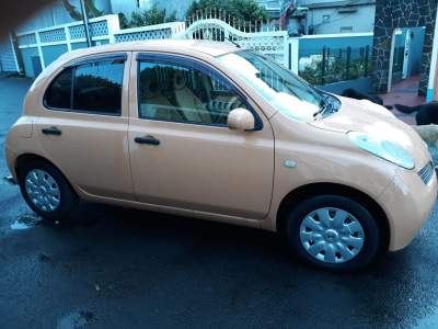 Nissan March AK12 - Family Cars