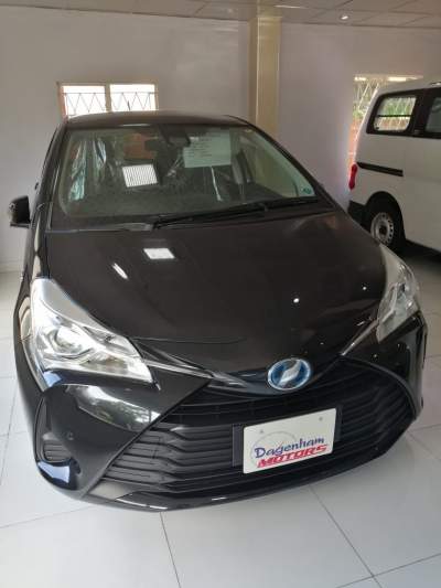 TOYOTA VITZ  - Family Cars on Aster Vender