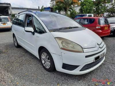 Citroen Picasso YEar 08 - Sport Cars on Aster Vender