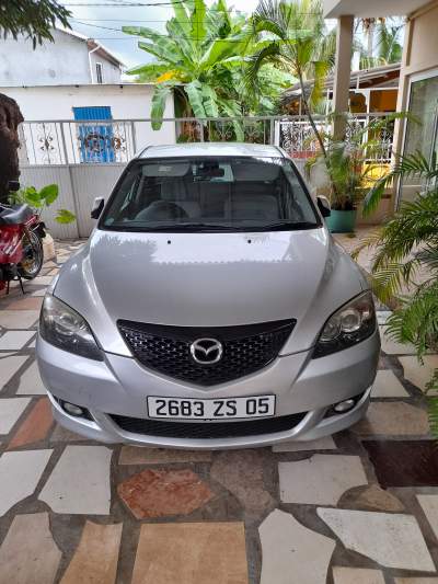 Mazda axela 05 - Sport Cars