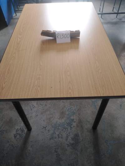Tables à vendre - Desks on Aster Vender