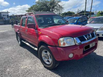 2x4 Nissan Hardbody Year 03 - Pickup trucks (4x4 & 4x2) on Aster Vender