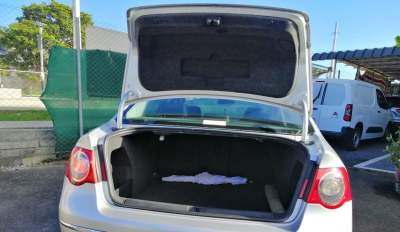 VOLKSWAGEN PASSAT 2.0 TDI - Luxury Cars