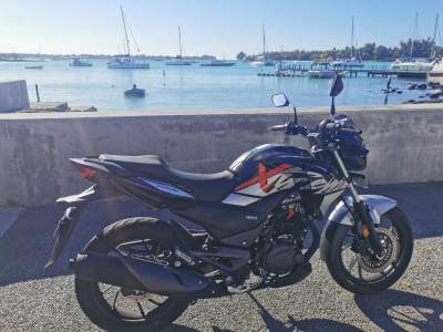 Moto  - Roadsters on Aster Vender