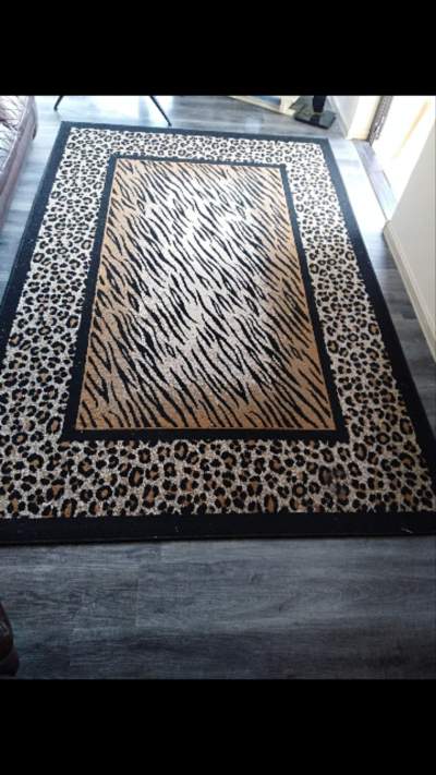 Animal print rug - Interior Decor