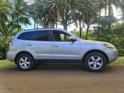 Hyundai santa fe  - SUV Cars