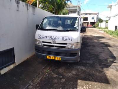 Van hiace Toyota  - Passenger Van on Aster Vender