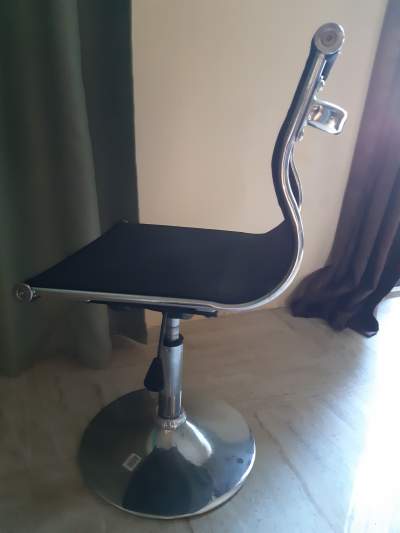 Black adjustable chairs - Chairs on Aster Vender