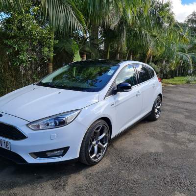 FORD FOCUS TITATNIUM ST LINE - Luxury Cars on Aster Vender