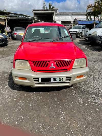 2x4 Mitsubishi L200 Year 04  - Pickup trucks (4x4 & 4x2) on Aster Vender