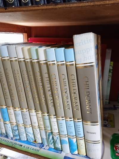 CHILDCRAFT ENCYCLOPEDIA + DICTIONARY  -  17 VOLUMES - Encyclopedias and lexicons on Aster Vender