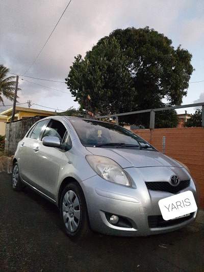 Toyota-Yaris-2011 - Family Cars