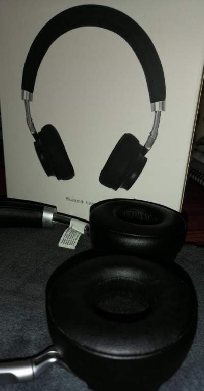 WIRELESS EARPHONES - All electronics products