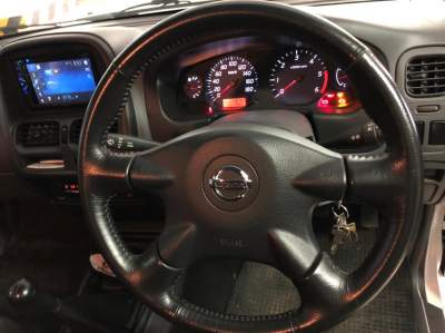 NISSAN NP300 - Pickup trucks (4x4 & 4x2) on Aster Vender