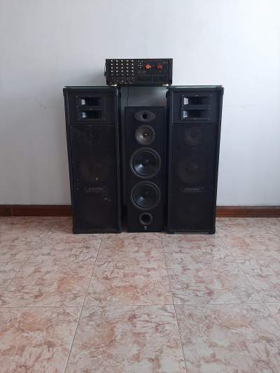  Haut parleur BOSS et emplie - Other Musical Equipment on Aster Vender