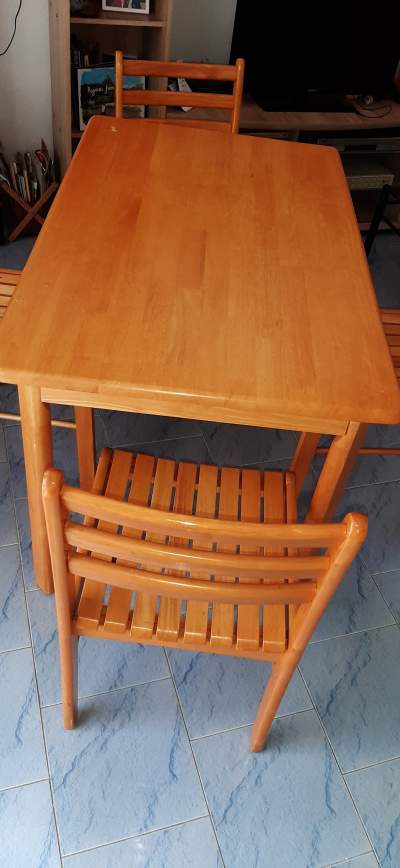 Vends table et 4 chaises en pin - Kitchen appliances on Aster Vender