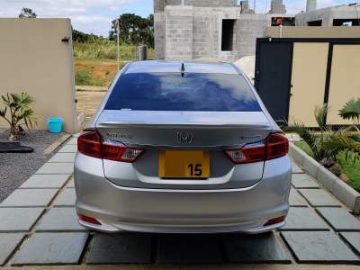 Honda Grace (EX) 2015 - Family Cars