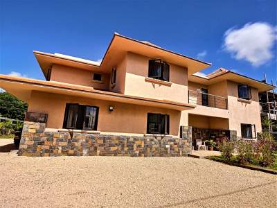 (Ref : MA7-101) Belle maison avec jardin et piscine - Villas on Aster Vender