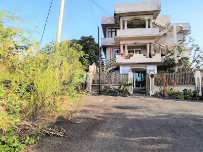 (Ref. MA7-247) À vendre - Quatre Bornes, maison repartie en 3 niveaux - House