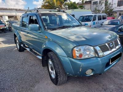 4x4 Nissan Hardbody Yr 04 - Pickup trucks (4x4 & 4x2) on Aster Vender